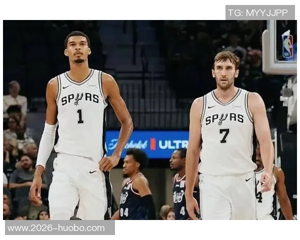 哈珀赞文班亚马全能表现其打法时而似控卫展现多面才华 哈珀赞文班亚马全能表现其打法时而似控卫展现多面才华